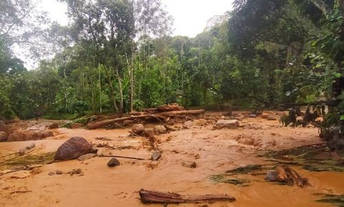 മണ്ണിടിച്ചിൽ‍; 15 പേർ‍ മരിച്ചതായി റിപ്പോർ‍ട്ട്