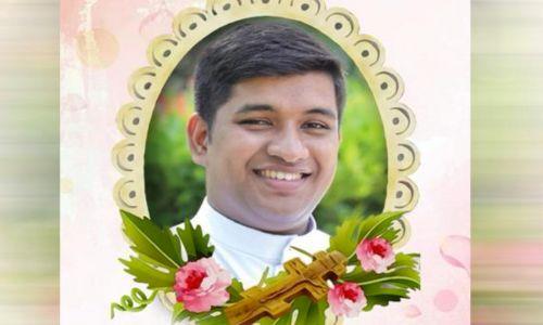 ദേശീയ പതാക താഴ്ത്തുന്നതിനിടെ വൈദികൻ ഷോക്കേറ്റ് മരിച്ചു ദേശീയ പതാക താഴ്ത്തുന്നതിനിടെ വൈദികൻ ഷോക്കേറ്റ് മരിച്ചു