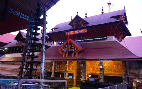 ഇതരമത ചിഹ്നങ്ങള്‍ ധരിച്ച് എത്തരുത്; ക്ഷേത്രത്തില്‍ കടന്നാല്‍ പിഴ ഈടാക്കുമെന്ന് ഗുരുവായൂര്‍ ദേവസ്വം