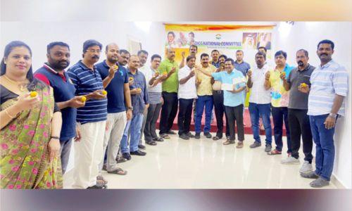 6. രാ​ഹു​ലിന് അനുകൂലമായ സു​പ്രീം​കോ​ട​തി വിധി; ഒ.​ഐ.​സി.​സി മ​ധു​രം വി​ത​ര​ണം ചെ​യ്തു
