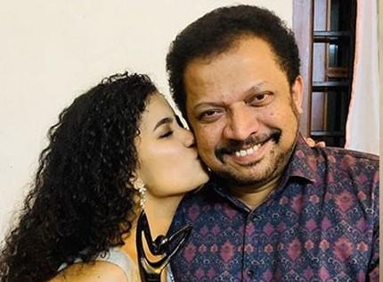 അന്നബെന്നിനൊപ്പം അഭിനയിക്കാൻ അച്ഛൻ ബെന്നി പി. നായരമ്പലവും അന്നബെന്നിനൊപ്പം അഭിനയിക്കാൻ അച്ഛൻ ബെന്നി പി. നായരമ്പലവും
