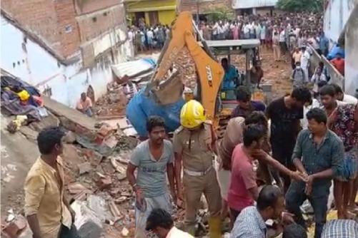 സേലത്ത് ഗ്യാസ് സിലിണ്ടർ പൊട്ടിത്തെറിച്ച് ഒരു മരണം; മൂന്ന് വീടുകൾ തകർന്നു സേലത്ത് ഗ്യാസ് സിലിണ്ടർ പൊട്ടിത്തെറിച്ച് ഒരു മരണം; മൂന്ന് വീടുകൾ തകർന്നു