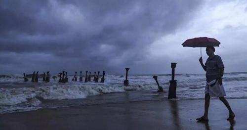 കടലിൽ ന്യൂനമർദ്ദം; കേരളത്തിൽ മഴയ്ക്കും തണുത്ത കാലാവസ്ഥയ്ക്കും സാധ്യത
