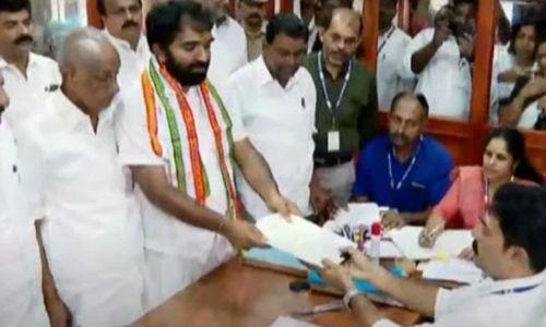 പുതുപ്പളളി ഉപതെരഞ്ഞെടുപ്പ്: ചാണ്ടി ഉമ്മന് നാമനിര്ദേശ പത്രിക സമര്പ്പിച്ചു പുതുപ്പളളി ഉപതെരഞ്ഞെടുപ്പ്: ചാണ്ടി ഉമ്മന് നാമനിര്ദേശ പത്രിക സമര്പ്പിച്ചു