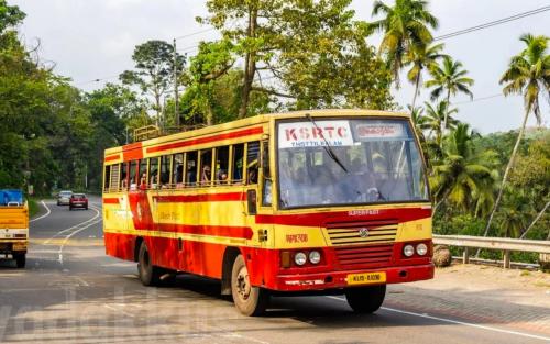 റേഡിയോ ഓണാക്കി മാസ് റൈഡ്; ബസ് യാത്ര ഇനി മ്യൂസിക്കലാക്കാൻ കെഎസ്ആർടിസി!