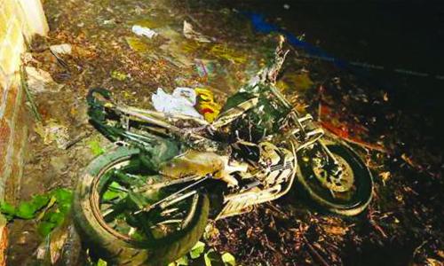 ബൈക്കിന്റെ ഇന്ധനടാങ്ക് പൊട്ടിത്തെറിച്ച് യുവ ദമ്പതികള്‍ മരിച്ചു