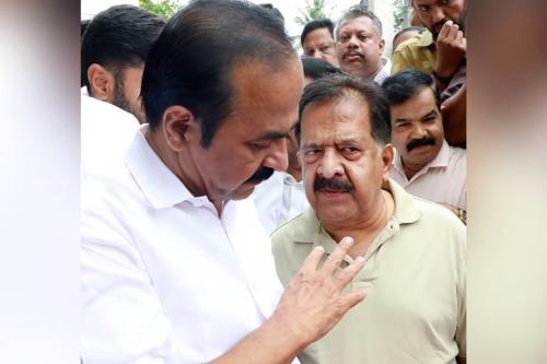 രമേശ് ചെന്നിത്തല ഒടുവിൽ അനുനയത്തിലേക്ക്; ഉപാധികളായി ആഭ്യന്തരവകുപ്പും ഒപ്പമുള്ളവർക്ക് മന്ത്രിസ്ഥാനവും