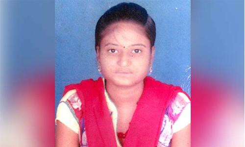 പട്ടാപ്പകല് 17 കാരിയെ കഴുത്തറുത്ത് കൊന്നു പട്ടാപ്പകല് 17 കാരിയെ കഴുത്തറുത്ത് കൊന്നു
