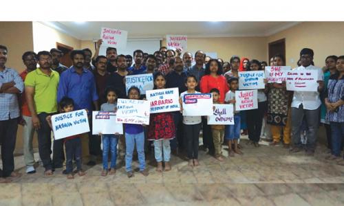 പ്രതി­ഷേ­ധ പരി­പാ­ടി­കൾ‍ക്ക് വി­ലക്കു­ണ്ടെ­ന്നും ഇല്ലെ­ന്നും  സോ­ഷ്യൽ മീ­ഡി­യ 