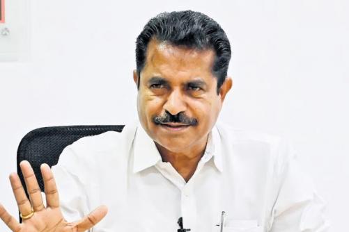 ഉണ്ണികൃഷ്ണൻ പോറ്റിയുമായി അടുത്ത ബന്ധമില്ല; സന്ദർശിച്ചത് മണ്ഡലത്തിലെ വ്യക്തി എന്ന നിലയിൽ: അടൂർ പ്രകാശ്