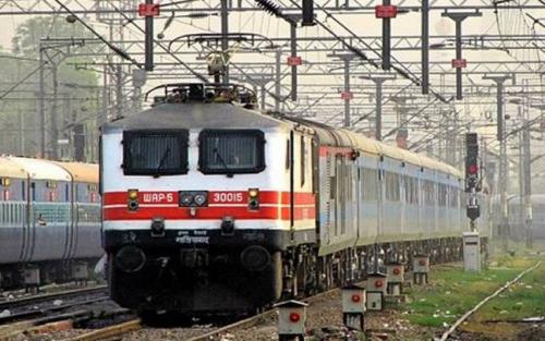 രാജ്യത്ത് ട്രെയിൻ സർവീസ് നിർത്തിവെക്കില്ലെന്ന് റെയിൽവെ മന്ത്രി പീയുഷ് ഗോയൽ