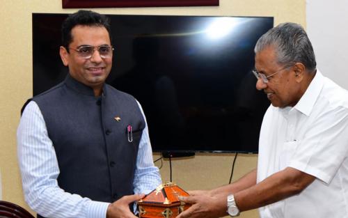 സഹകരണം ശക്തിപ്പെടുത്തും; ഒമാന് അംബാസഡറുമായി മുഖ്യമന്ത്രി കൂടിക്കാഴ്ച നടത്തി സഹകരണം ശക്തിപ്പെടുത്തും; ഒമാന് അംബാസഡറുമായി മുഖ്യമന്ത്രി കൂടിക്കാഴ്ച നടത്തി