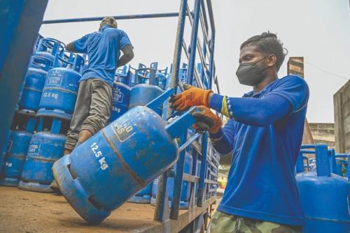 ശ്രീലങ്കയിൽ പാചകവാതക വിലയിൽ വൻ വർദ്ധനവ്; ഇന്ധനവില 23 ശതമാനം വരെ കൂട്ടി
