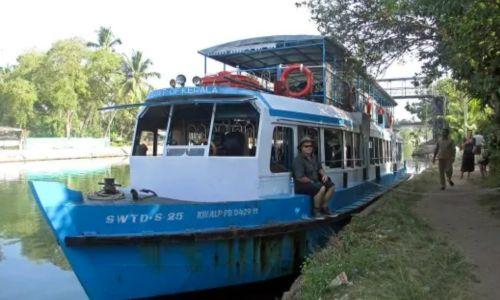 സര്ക്കാര് ബോട്ടില് ജീവനക്കാരന് യുവതിയെ പീഡിപ്പിക്കാൻ ശ്രമിച്ചു സര്ക്കാര് ബോട്ടില് ജീവനക്കാരന് യുവതിയെ പീഡിപ്പിക്കാൻ ശ്രമിച്ചു