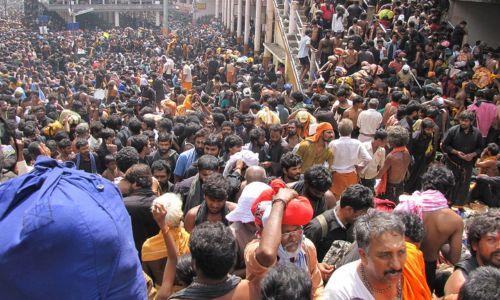 ശബരിമല സന്നിധാനത്തെ കൈവരി തകർന്നു ശബരിമല സന്നിധാനത്തെ കൈവരി തകർന്നു