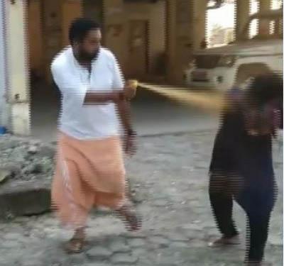 ശബരിമല ദര്‍ശനത്തിനെത്തിയ ബിന്ദു അമ്മിണിക്ക് നേരെ മുളകു സ്പ്രേ അടിച്ചയാൾ പിടിയിൽ