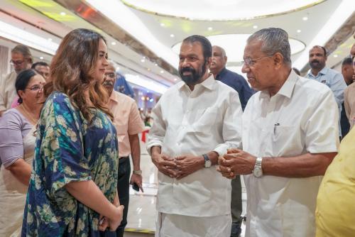 കേരള ജനത ഒപ്പമുണ്ടെന്ന് അതിജീവിതക്ക് ഉറപ്പുനൽകി മുഖ്യമന്ത്രി