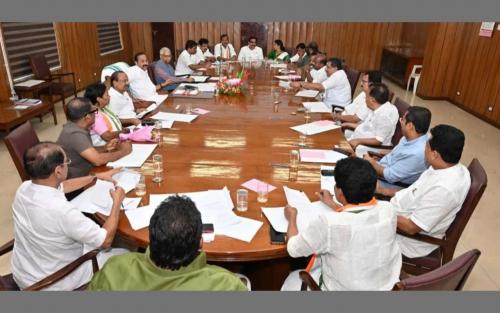 സംസ്ഥാന സർക്കാർ ജീവനക്കാർക്ക് ഓണം ബോണസും ഉത്സവബത്തയും പ്രഖ്യാപിച്ചു; ഓണം അഡ്വാൻസ് 20,000 രൂപ