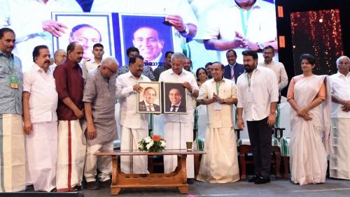പ്രമുഖ വ്യവസായി ഡോ. ബി രവി പിള്ളയെ നോർക്കാ റൂട്സ് ആദരിച്ചു പ്രമുഖ വ്യവസായി ഡോ. ബി രവി പിള്ളയെ നോർക്കാ റൂട്സ് ആദരിച്ചു