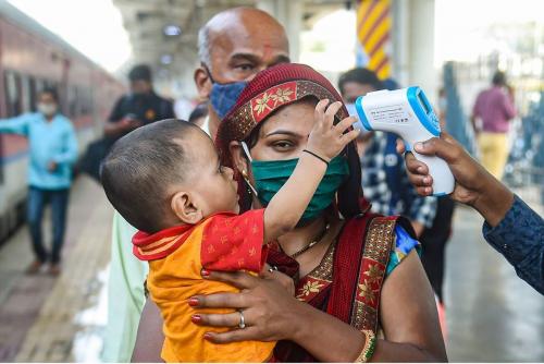 കോവിഡ്: ഇന്ത്യയിൽ പ്രതിദിന രോഗികൾ 7,578 ആയി കുറഞ്ഞു കോവിഡ്: ഇന്ത്യയിൽ പ്രതിദിന രോഗികൾ 7,578 ആയി കുറഞ്ഞു