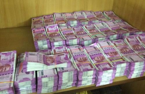 ഒലവക്കോട് റെയില്‍വേ സ്റ്റേഷനില്‍ ഒരു കോടി രണ്ട് ലക്ഷം രൂപയുടെ കുഴല്‍പ്പണം പിടികൂടി