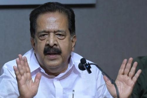 സർക്കാർ ജീവനക്കാരുടെ വിവരങ്ങൾ ചോർത്തുന്നത് മുഖ്യമന്ത്രിയുടെ ഓഫീസ്: കത്ത് പുറത്തുവിട്ട് രമേശ് ചെന്നിത്തല