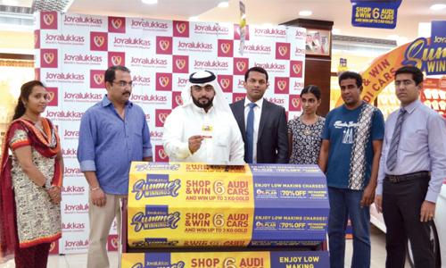 സമ്മർ ഓഫ് വി­നി­ങ്ങ്സ്  പ്രമോ­ഷനു­മാ­യി­ ജോയ് ആലൂ­ക്കാ­സ്