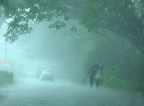 ന്യൂനമർദം തീവ്രമായി: ആറ് ജില്ലകളിൽ ഓറഞ്ച് അലർട്ട്: മത്സ്യത്തൊഴിലാളികൾക്ക് ജാഗ്രതാനിർദ്ദേശം