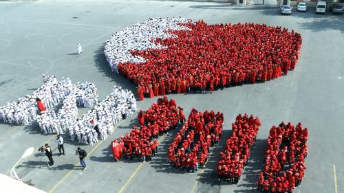 ചുവപ്പും വെള്ളയുമിട്ട് സ്നേഹഹൃദയമൊരുക്കി കുരുന്നുകൾ  നിരന്നു:  ദേശീയദിനത്തെ വരവേൽക്കാൻ 