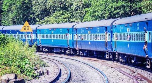 വാട്സപ്പിലൂടെ ഭക്ഷണം ഓർഡർ ചെയ്യാനുള്ള സംവിധാനവുമായി ഇന്ത്യൻ റെയിൽവേ വാട്സപ്പിലൂടെ ഭക്ഷണം ഓർഡർ ചെയ്യാനുള്ള സംവിധാനവുമായി ഇന്ത്യൻ റെയിൽവേ