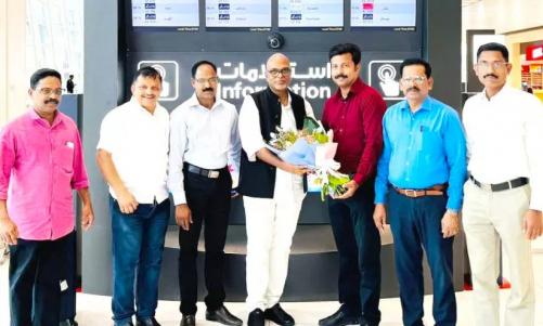 കേരള ലളിതകല അക്കാദമി ചെയർമാൻ മുരളി ചീരോത്തിനെ സ്വീകരിച്ചു കേരള ലളിതകല അക്കാദമി ചെയർമാൻ മുരളി ചീരോത്തിനെ സ്വീകരിച്ചു