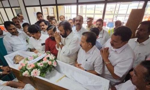 ഉമ്മൻ ചാണ്ടിയുടെ മൃതദേഹം തിരുവനന്തപുരത്ത് എത്തിച്ചു
