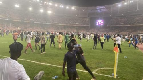 ഫിഫ ലോകകപ്പ് യോഗ്യത നേടുന്നതിൽ പരാജയപ്പെട്ട് നൈജീരിയ; സ്റ്റേഡിയം അടിച്ചു തകർത്ത് ആരാധകർ