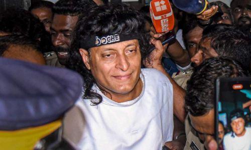 ബോബി ചെമ്മണ്ണൂരിന് ജയിലിൽ വിഐപി പരിഗണന; ഡിഐജിയെയും ജയിൽ സൂപ്രണ്ടിനെയും സസ്പെൻഡ് ചെയ്യും ബോബി ചെമ്മണ്ണൂരിന് ജയിലിൽ വിഐപി പരിഗണന; ഡിഐജിയെയും ജയിൽ സൂപ്രണ്ടിനെയും സസ്പെൻഡ് ചെയ്യും