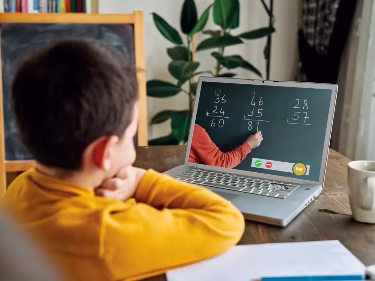 ബഹ്‌റൈനിൽ വിദ്യാഭ്യാസ സ്ഥാപനങ്ങൾ നാളെ മുതൽ ഓൺലൈൻ ക്ലാസുകളിലേക്ക്; സുരക്ഷ മുൻനിർത്തി തീരുമാനം