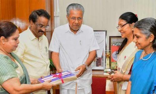 ഹേമ കമ്മിറ്റി റിപ്പോര്ട്ടിലെ കടുംവെട്ട്; വിധി പറയല് മാറ്റി വിവരാവകാശ കമ്മീഷന് ഹേമ കമ്മിറ്റി റിപ്പോര്ട്ടിലെ കടുംവെട്ട്; വിധി പറയല് മാറ്റി വിവരാവകാശ കമ്മീഷന്