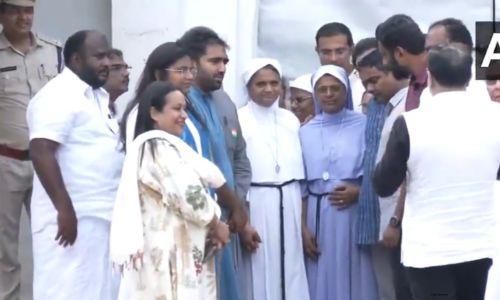 ഒടുവിൽ ഒൻപതാംനാൾ മോചനം; കന്യാസ്ത്രീമാർ ജയിലിൽ നിന്നും പുറത്തേക്ക് ഒടുവിൽ ഒൻപതാംനാൾ മോചനം; കന്യാസ്ത്രീമാർ ജയിലിൽ നിന്നും പുറത്തേക്ക്