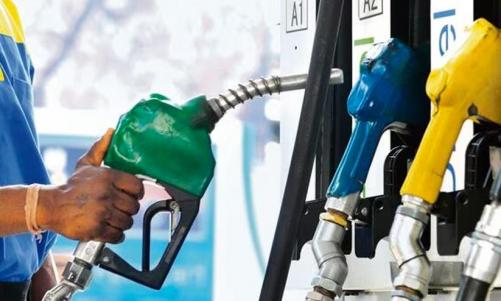 ഇന്ധന നികുതി കുറച്ചു; പെട്രോൾ, ഡീസൽ വില ഉടൻ വർദ്ധിക്കില്ല