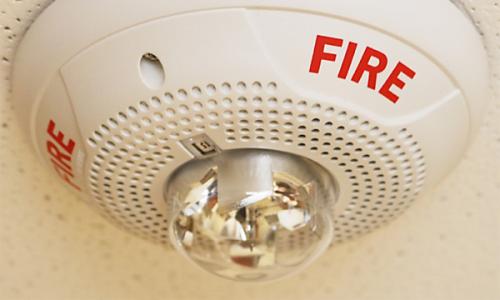 വീ­ടു­കളിൽ ഫയർ അലാം : ആഭ്യന്തര ‌മന്ത്രാ­ലയം-ഇത്തി­സലാ­ത്ത് ധാ­രണയാ­യി­