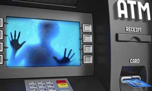 സെ­ക്യൂ­രി­റ്റി­ ജീ­വനക്കാ­രനെ­ കൊലപ്പെടുത്തി എ.ടി­.എമ്മിൽ നി­ന്നും 11 ലക്ഷം രൂ­പ കവർ­ന്നു­