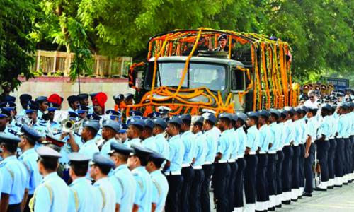 അർജൻ സിംഗിന് പൂർണ ബഹുമതികളോടെ രാജ്യം വിട നൽകി അർജൻ സിംഗിന് പൂർണ ബഹുമതികളോടെ രാജ്യം വിട നൽകി