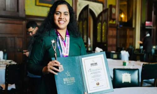മേയർ ആര്യ രാജേന്ദ്രന് ലണ്ടനിൽ നിന്നും ലഭിച്ചത് ഔദ്യോഗിക പുരസ്കാരമല്ലെന്ന് വിവരാവകാശ രേഖ മേയർ ആര്യ രാജേന്ദ്രന് ലണ്ടനിൽ നിന്നും ലഭിച്ചത് ഔദ്യോഗിക പുരസ്കാരമല്ലെന്ന് വിവരാവകാശ രേഖ