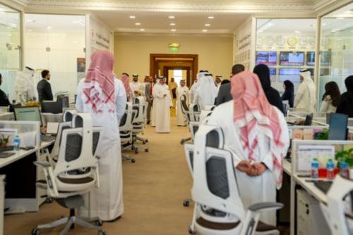 എമർജൻസി സിറ്റുവേഷൻ റൂം സന്ദർശിച്ച് ബഹ്റൈൻ പ്രധാനമന്ത്രി