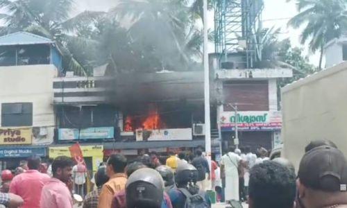 പാപ്പനംകോട് ഇൻഷുറൻസ് ഓഫീസിൽ വൻ തീപിടുത്തം ; രണ്ട് സ്ത്രീകൾ മരിച്ചു ; ദുരൂഹത സംശയിച്ച് പൊലീസ് പാപ്പനംകോട് ഇൻഷുറൻസ് ഓഫീസിൽ വൻ തീപിടുത്തം ; രണ്ട് സ്ത്രീകൾ മരിച്ചു ; ദുരൂഹത സംശയിച്ച് പൊലീസ്