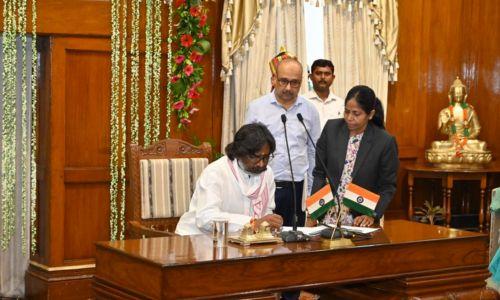 ജാർഖണ്ഡ് മുഖ്യമന്ത്രിയായി സത്യപ്രതിജ്ഞ ചെയ്ത് ഹേമന്ത് സോറൻ ജാർഖണ്ഡ് മുഖ്യമന്ത്രിയായി സത്യപ്രതിജ്ഞ ചെയ്ത് ഹേമന്ത് സോറൻ