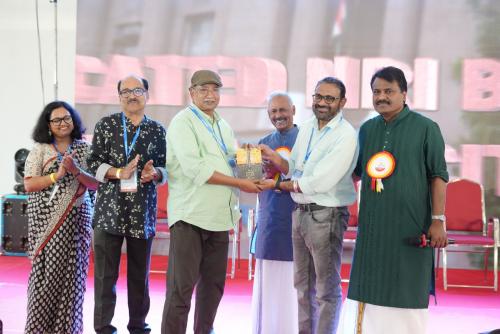 ഇ.എ സലീമിന്റെ 'പൊന്നൊഴുകി വന്ന കാലം' നോവൽ രണ്ടാം പതിപ്പ് ബെന്യാമിൻ പ്രകാശനം ചെയ്തു
