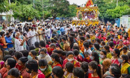 രഥം വൈദ്യുത ലൈനിൽ തട്ടി; ഹൈദരാബാദിൽ ശോഭാ യാത്രയ്ക്കിടെ അഞ്ചുപേർക്ക് ദാരുണാന്ത്യം