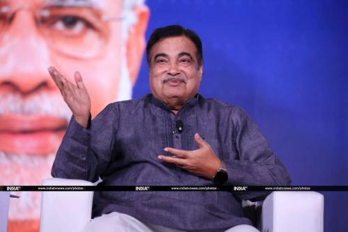 ദേശീയപാതകളിലെ ടോൾ പ്ലാസകൾ നിർത്തലാക്കാനൊരുങ്ങി കേന്ദ്രസർക്കാർ ദേശീയപാതകളിലെ ടോൾ പ്ലാസകൾ നിർത്തലാക്കാനൊരുങ്ങി കേന്ദ്രസർക്കാർ