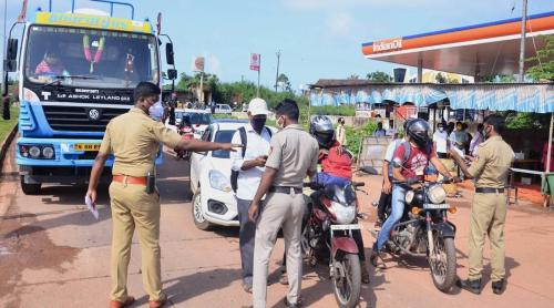 രണ്ടുഡോസ് വാക്‌സിന്‍ എടുത്തവര്‍ക്ക് അന്തര്‍ സംസ്ഥാന യാത്ര അനുവദിക്കണമെന്ന് കേന്ദ്രം