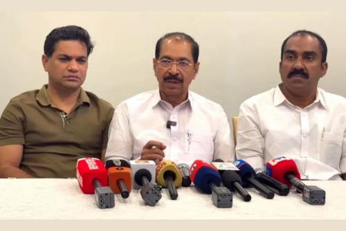 മകന് ഇ.ഡി നോട്ടീസ് അയച്ച കാര്യം മുഖ്യമന്ത്രി പിണറായി വിജയൻ മറച്ചുവെച്ചതായി ആരോപണം മകന് ഇ.ഡി നോട്ടീസ് അയച്ച കാര്യം മുഖ്യമന്ത്രി പിണറായി വിജയൻ മറച്ചുവെച്ചതായി ആരോപണം